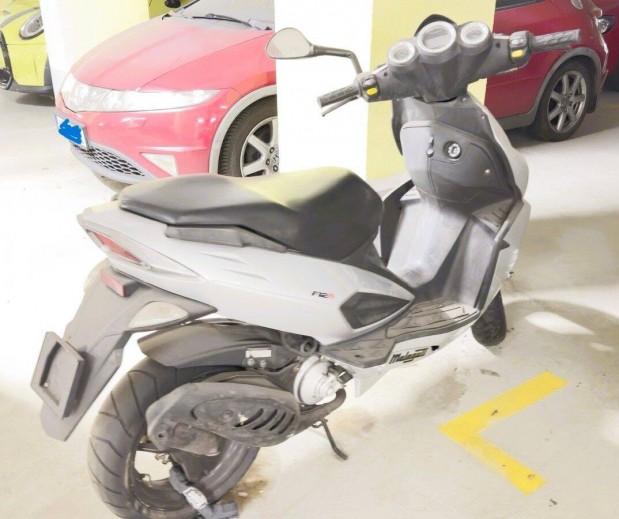 Malaguti F-12R Robogó 50ccm