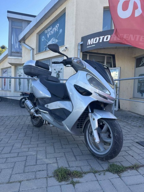 Malaguti Madison 250 Napi használatban/Múszakiv...