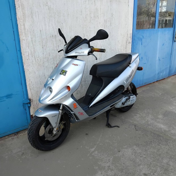 Malaguti f12 phantom robog�