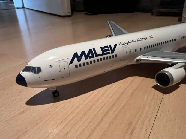 Malev 767-300