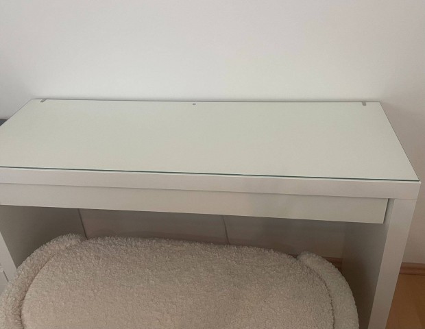 Malm fésülködő asztal (IKEA)