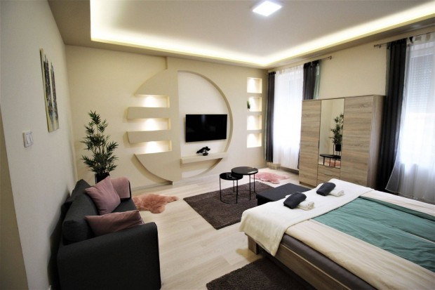 Malomkertben 2020-ban felújított 75+55 nm-es újszerű apartmanház eladó