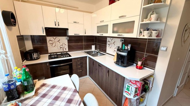 Malomkertben 76 nm-es 3 szob�s liftes szigetelt t�gla lak�s elad�