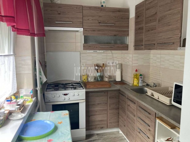 Malomkertben Els� Emeleti Kett� Szob�s T�gla�p�t�s� Lak�s Gar�zzsal EL