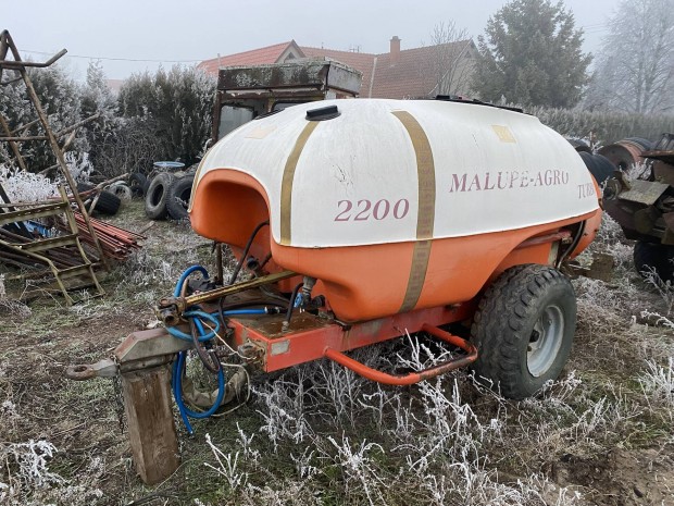 Malupe Agro axil vegyszerez permetez 2200 literes