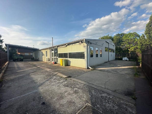 Mlyiba frekventlt helyen 347 m2 szigetelt Csarnok Elad