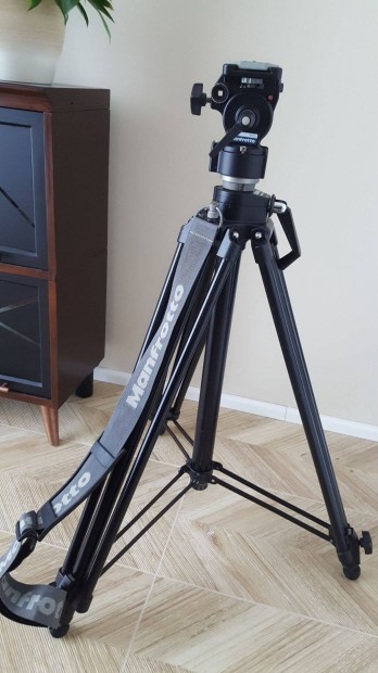 Manfrotto 028B fogaslces Tripod + Manfrotto 136 liquid fej + vllpnt