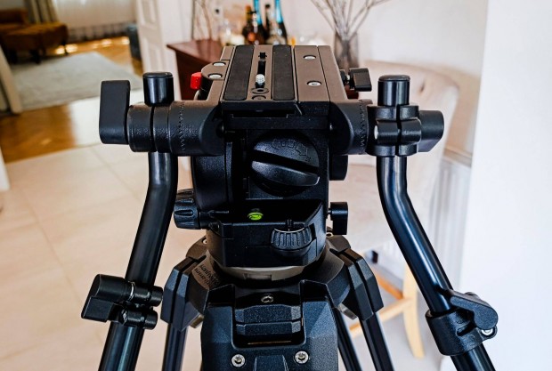 Manfrotto 350MVB állvány 501-es fej kameratalp, táska