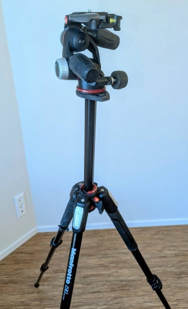 Manfrotto MT190Xpro3 alu állvány + Manfrotto Mhxpro-3W 3D fej+táska