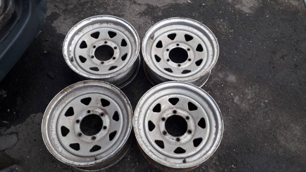 Mangels krm felni 6x15-s, ET6, 6x139,7 lyukoszts