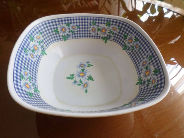 Margaréta mintájú műanyag tál 199 Ft