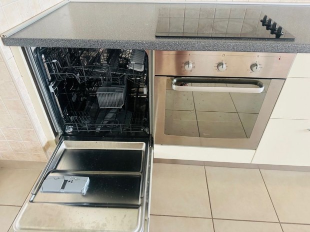 Marina-parton 2 szob�s, nagy erk�lyes lak�s elad�