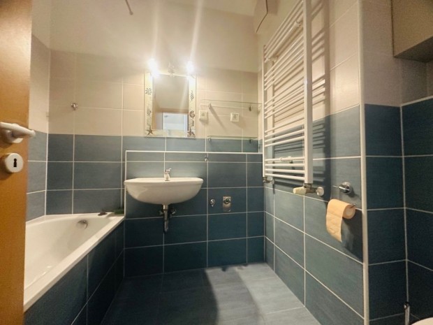 Marina-parton 2 szob�s, nagy erk�lyes lak�s elad�