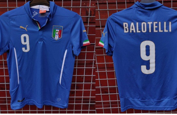 Mario Balotelli - Olasz vlogatott eredeti Puma gyerek mez (152)