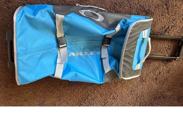 Márkás húzható Oakley utazótáska 97 l -es eladó