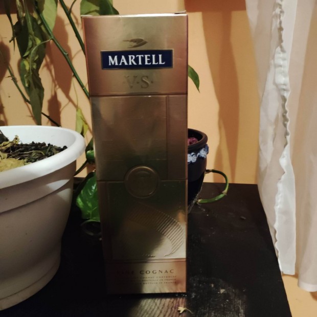 Martell vs konyak díszdoboz üveg nélkül 