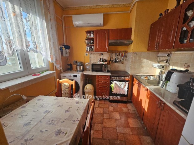 Martf�i elad� 53 nm-es lak�s