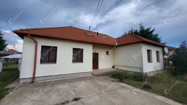 Martin-kertvrosban 130 m2-es csaldi hz 988 m2-es telken elad