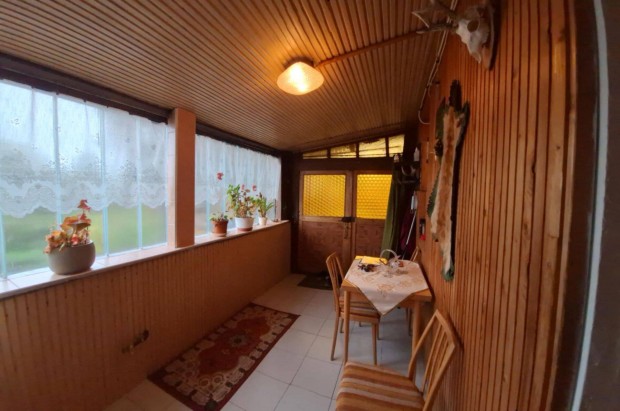 Martink�n nagy telekkel azonnal k�lt�zhet� h�z elad�!