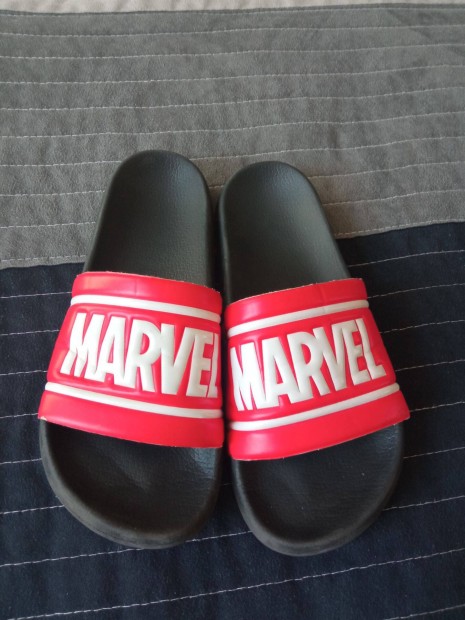 Marvel gyerek papucs 35 s mretben 3.000,-Ft