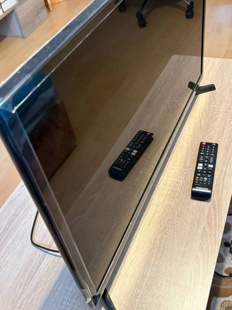 Másfél évet használt Samsung 32" Full HD SMART TV - kifogástalan