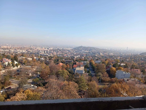 Másfél szobás lakás csodás panorámával, hatalmas erkéllyel