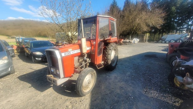 Massey Ferguson 235 Elad
