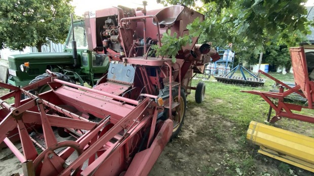 Massey Ferguson 31 parcella kombájn