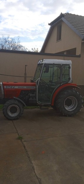 Massey Ferguson 374V kertszeti traktor 