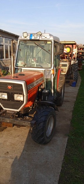 Massey Ferguson 374-4V Kertszeti traktor 