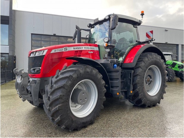 Massey Ferguson 8740S Dyna VT traktor / 102 zemra / Lzing 20