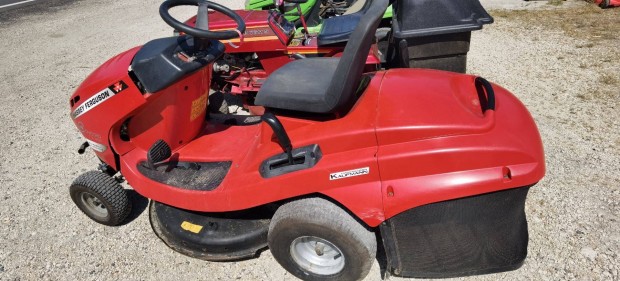 Massey Fergusson fnyr traktor