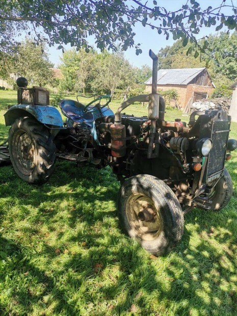 Massey Fergusson traktor motor elad