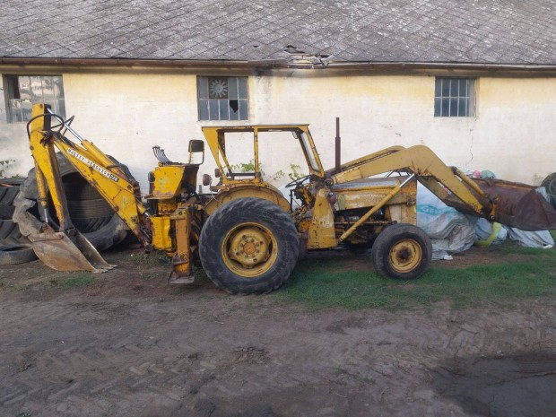 Massey fergusson kombig�p papirokkal elado