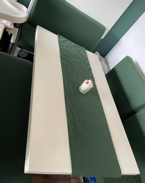 Massz�v fa �tkez� garnit�ra padokkal