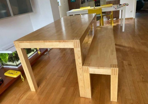 Masszív szerkezetű,keményfa étkezőasztal és pad