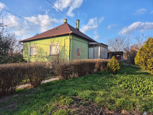 Massz�v t�gla �p�t�s� 2+1 szob�s �sszk�zm�ves, �sszkomfortos cs.h�z