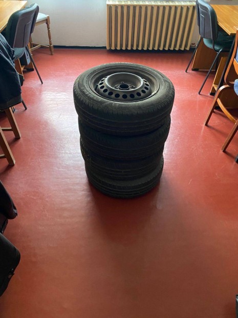 Matador Hectorra 3 nyri gumiabroncs 4 db + 4 db lemezfelni 175/65 R14