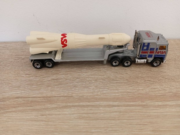 Matchbox 1981 NASA Kenworth Tractor with Trailer