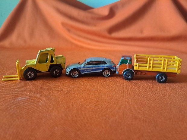 Matchbox 3 db (Sambron Jacklift, Audi e-tron, Cattle Truck)