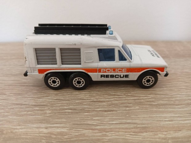 Matchbox 57 Carmichael Commando Police Rescue