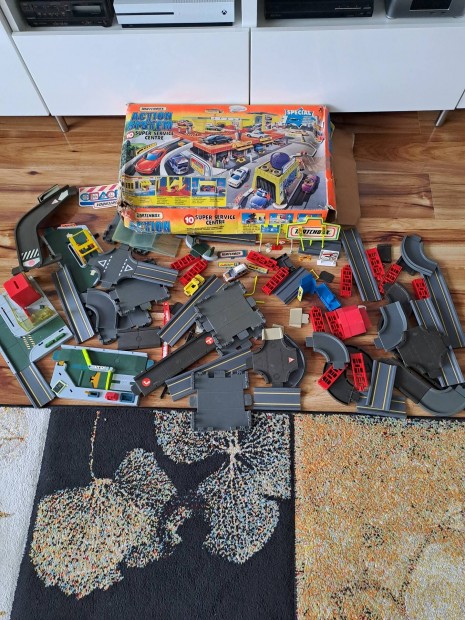 Matchbox Action System Super Service Centre Parkolóház, hiányos