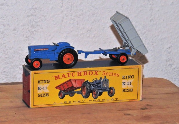 Matchbox K-11Fordson tractor and farm trailer