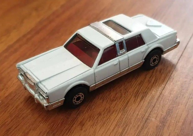 Matchbox MB197 1988 Lincoln Town CAR