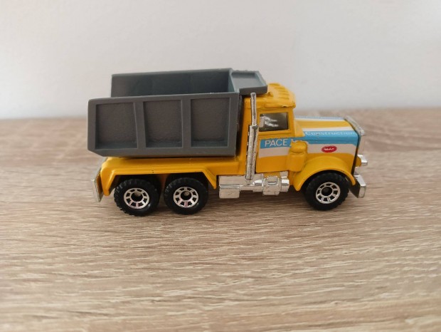 Matchbox MB 23 - Peterbilt Dump Truck