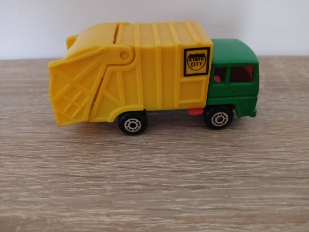 Matchbox MB 36 Refuse Truck Green cabin Yellow