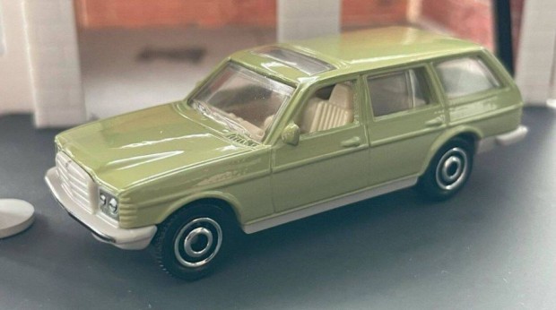 Matchbox-Mercedes W123 elad