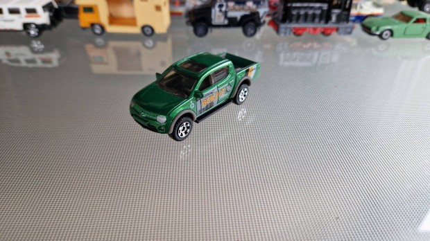 Matchbox Mitsubishi L200 Kisaut