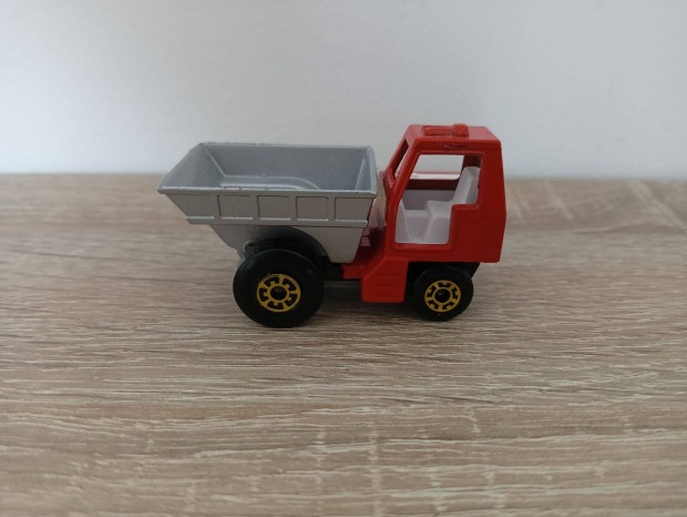 Matchbox No. 26 site dumper red & silver