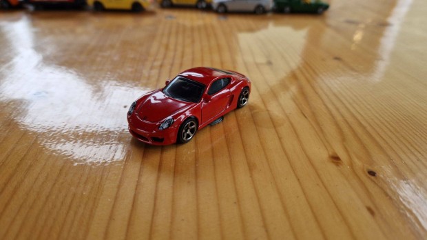 Matchbox Porsche Cayman Kisaut